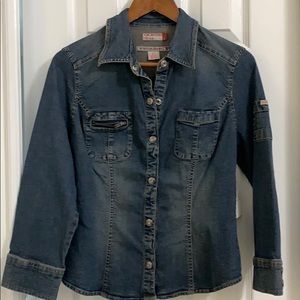 NWT GUESS women’s sz Medium jean/denim jacket
